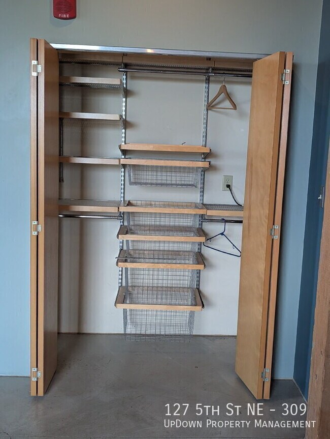 Building Photo - 127 5th St NE