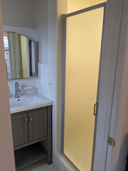 Building Photo - 639 Oakdene Ave