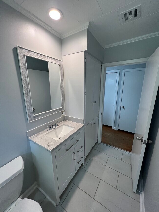 Building Photo - 204 Belle Dame Dr
