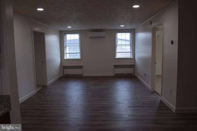 Building Photo - 50 E Maple St