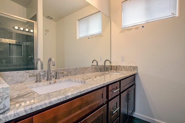 Building Photo - 4515 N 44th St