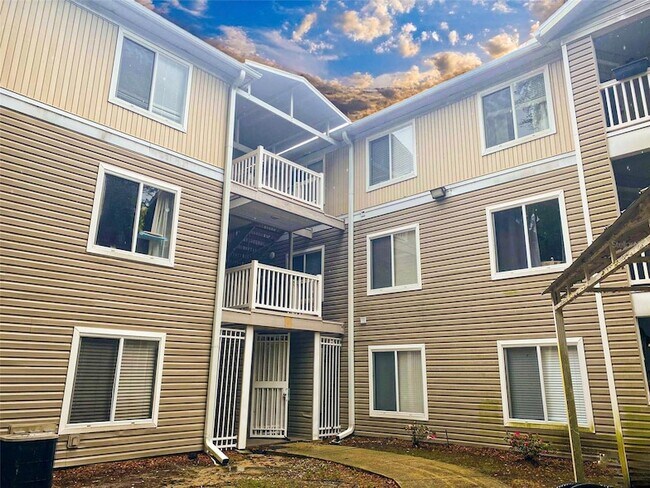 Building Photo - 4000 SW 23rd St