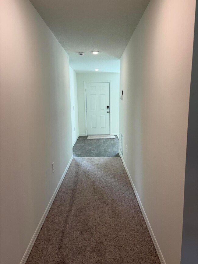 Building Photo - 295 Crescent SE St