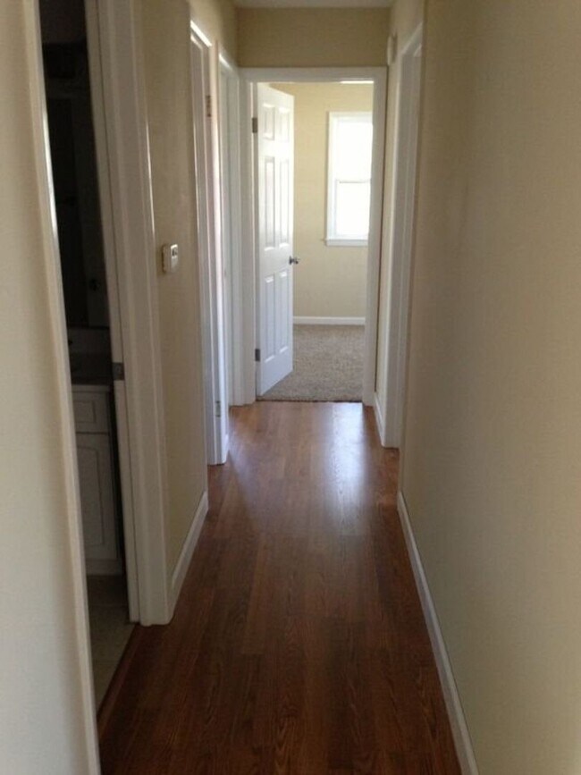 Building Photo - Spacious 3Bed/2Bath