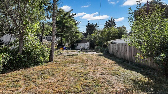 Building Photo - 130 Chicago Ave