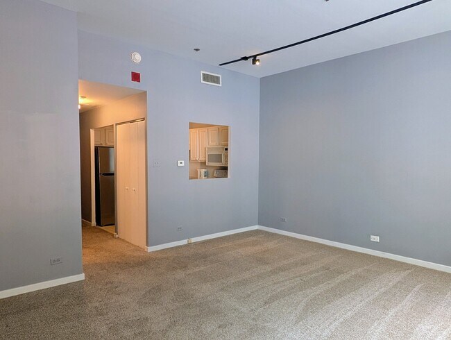 Building Photo - 211 E Ohio St