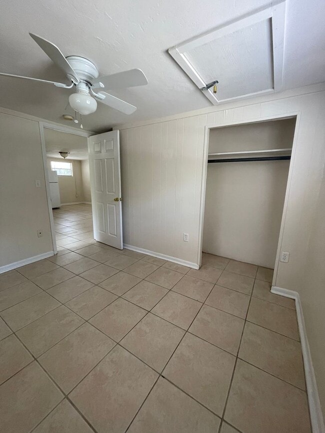 Building Photo - Fall 2026 2/1 Near Norman Hall & Sorority Row Grad Special