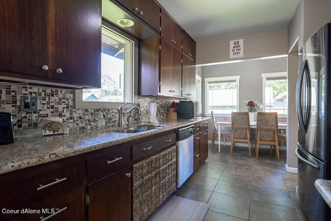 Building Photo - 723 N Government Way