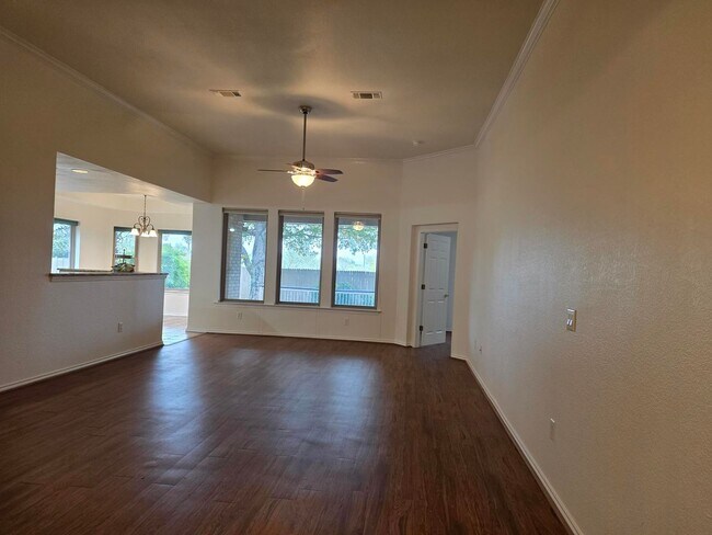 Building Photo - FOR LEASE!!