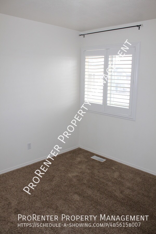 Building Photo - 1398 N 2585 W