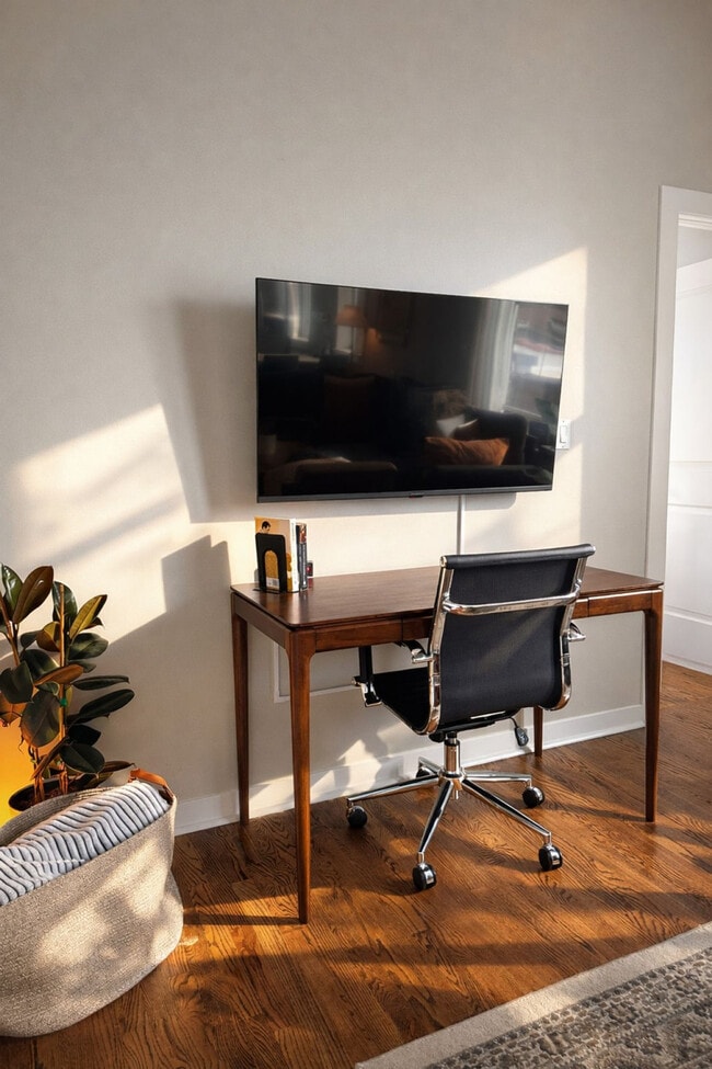 Building Photo - 736 N Throop St