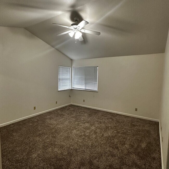 Building Photo - Elk Grove - HOUSE  FOR RENT!