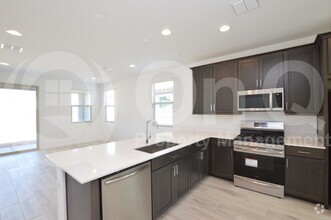 Building Photo - 2548 W Hidalgo Ave