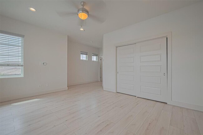 Building Photo - 11603 Royal Ivory Crossing