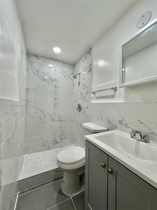 Building Photo - 5545 N Miami Ave