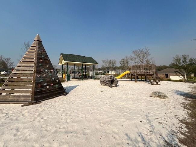 Building Photo - 4145 Grassy Run St