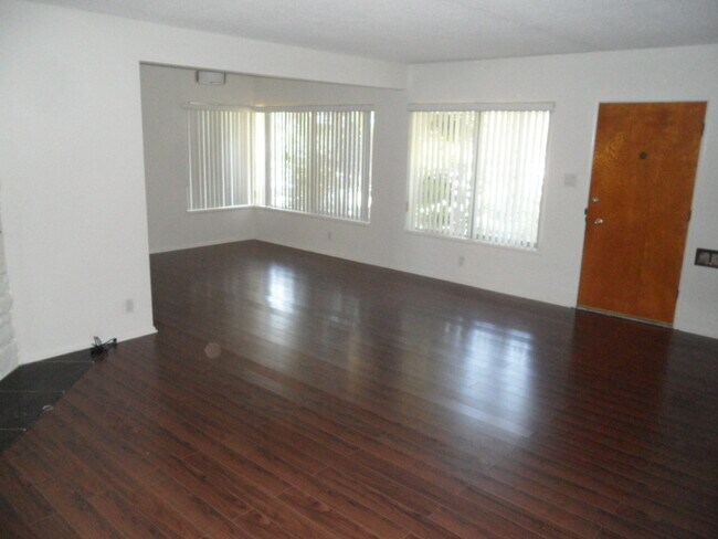 Building Photo - 5008 W 58th Pl