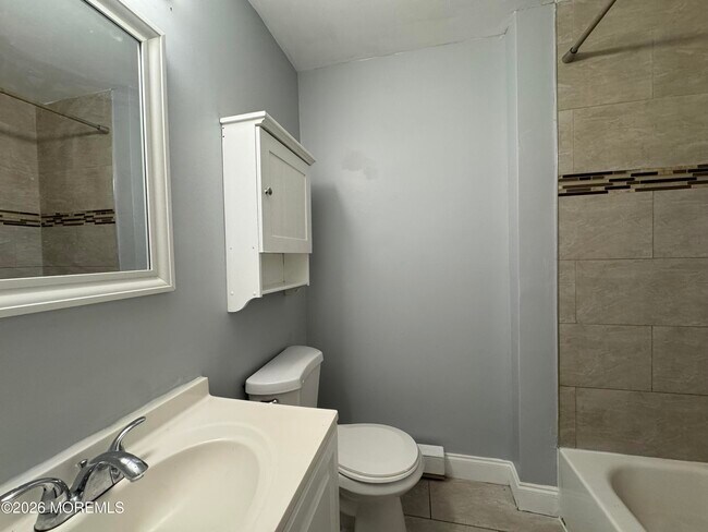 Building Photo - 660 Tara Dr