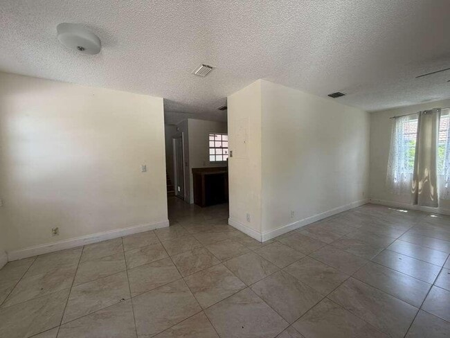 Building Photo - 13986 Morning Glory Dr