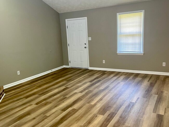 Building Photo - 425 Lexington Heights