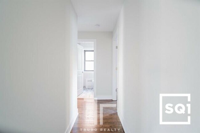 Building Photo - 2 bedroom in Chicago IL 60626