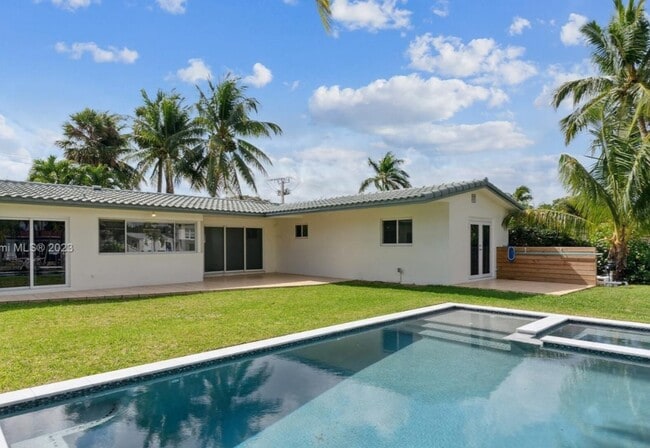 Building Photo - 1709 SW 5th Pl