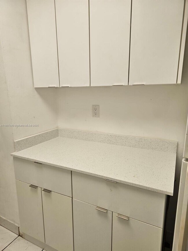 Building Photo - 605 NW 72nd Ave