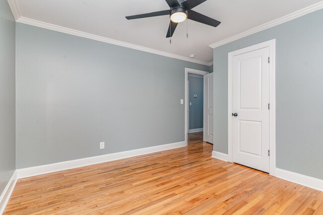 Building Photo - Beautifully Renovated 3-Bedroom Home in Fr...