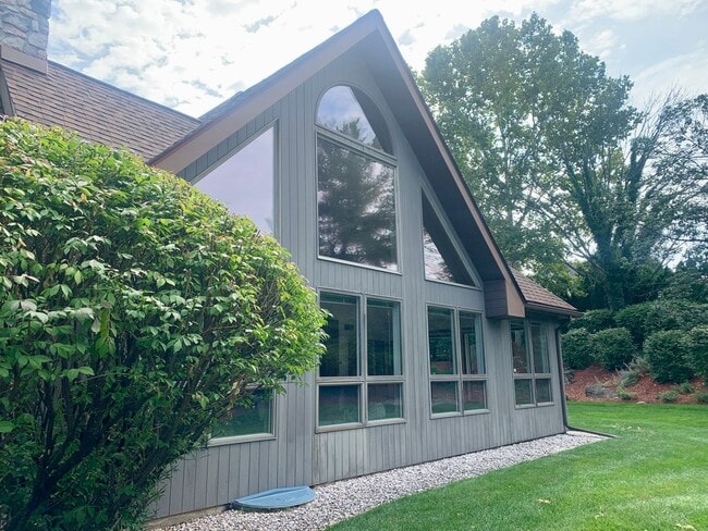 Building Photo - GRAND FIVE BEDROOM HOME