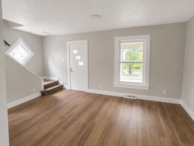 Building Photo - 4-Bedroom Home for Rent in Akron – Only $1,400!