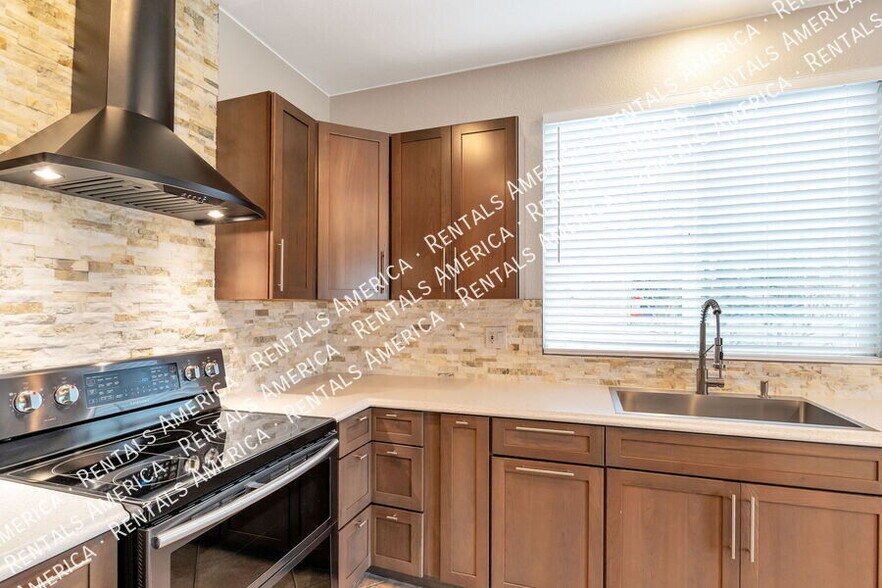 Building Photo - 12936 N Salt Cedar Dr