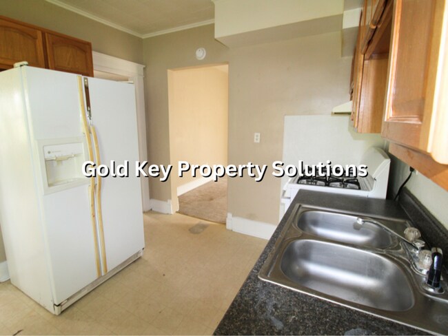 Building Photo - Attractive 2 BR 1 BA House with Central Air and Huge Front Porch (SECTION 8 APPROVED)