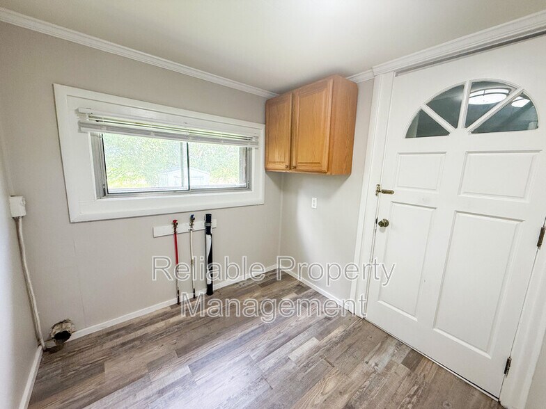 Building Photo - 7048 NC-210
