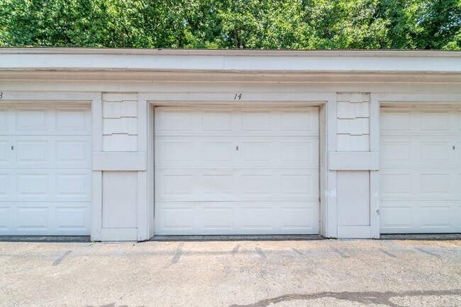 Building Photo - Waterfront Living at Its Finest - Beautifully Remodeled 3BR/2BA, 1st Floor, End Unit Condo on Lak...