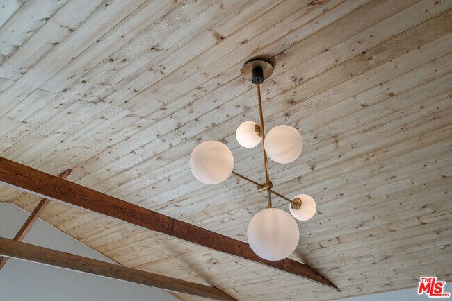 Building Photo - 4031 Edenhurst Ave