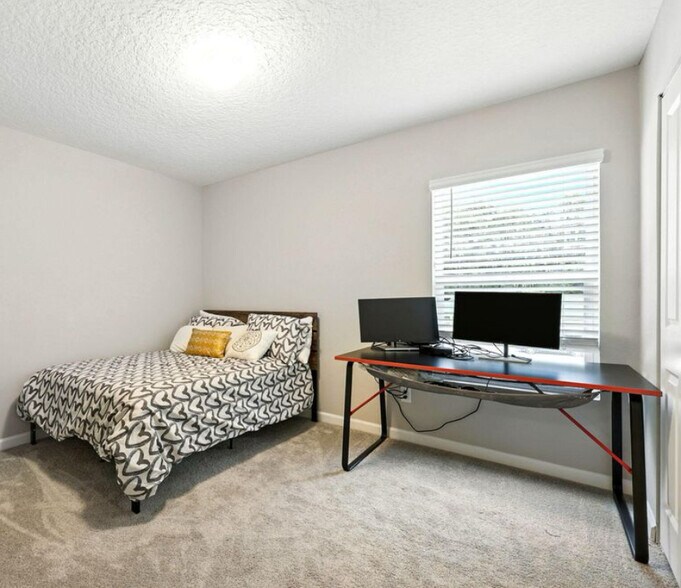 Building Photo - 2127 Sweet Pine Ct