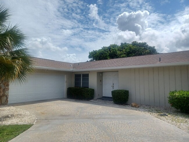 Building Photo - 3727 Palm Tree Blvd