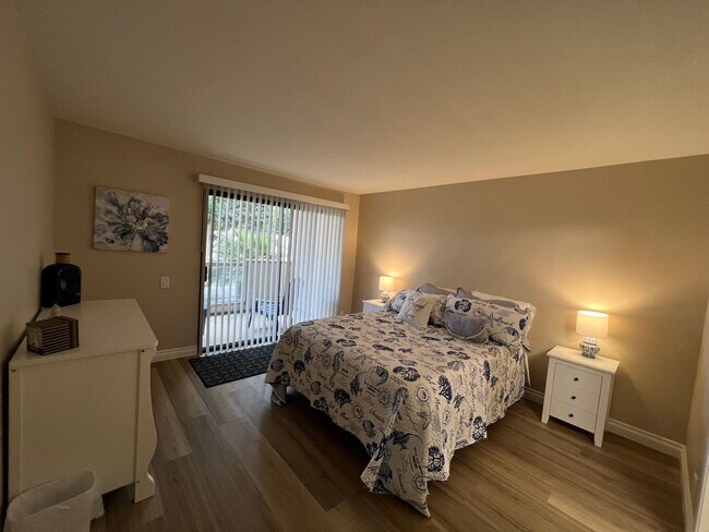 Building Photo - Two bedroom condo on the beach