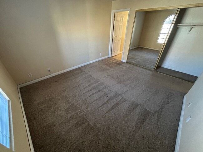 Building Photo - ***SPRING SPECIAL DEAL!! $600 OFF FIRST MONTHS RENT IF MOVED IN 2 WEEKS!!***  CHARMING EAST LAS V...