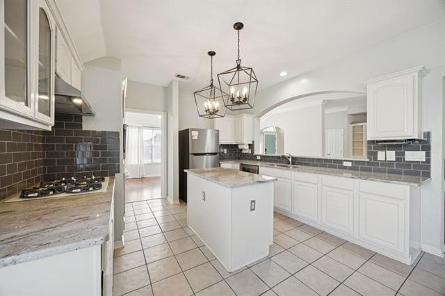 Building Photo - 4001 Lakeside Dr