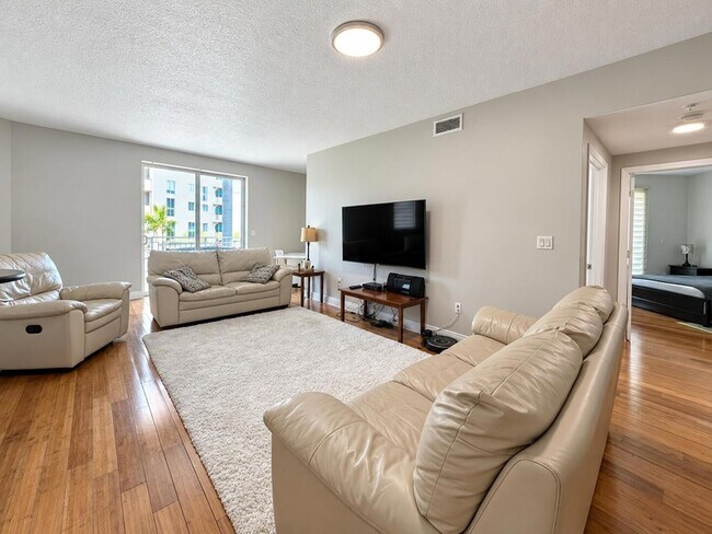 Building Photo - 7270 SW 89th St