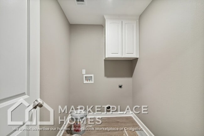Building Photo - 2102 Moss St