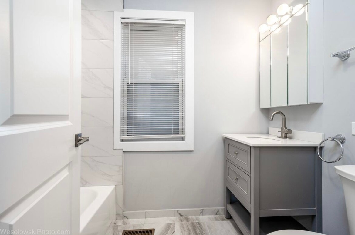 Building Photo - 4816 N Kilpatrick Ave