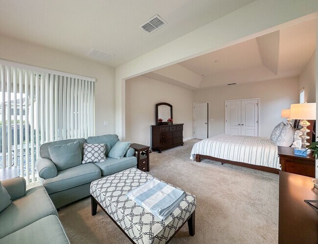 Building Photo - Furnished Rental in Golf Cart District!