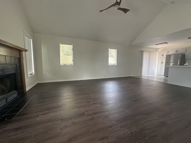 Primary Photo - 3410 Augusta Dr