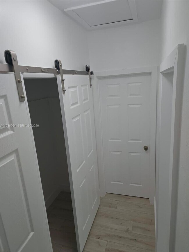 Building Photo - 14410 NE 5th Pl