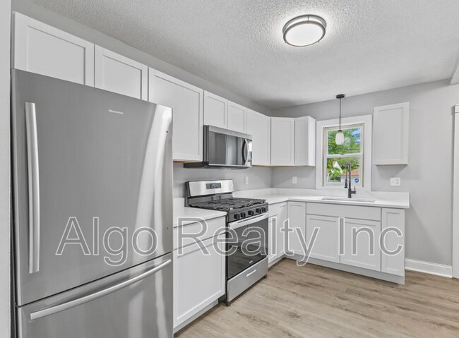 Building Photo - 2915 N Logan Ave