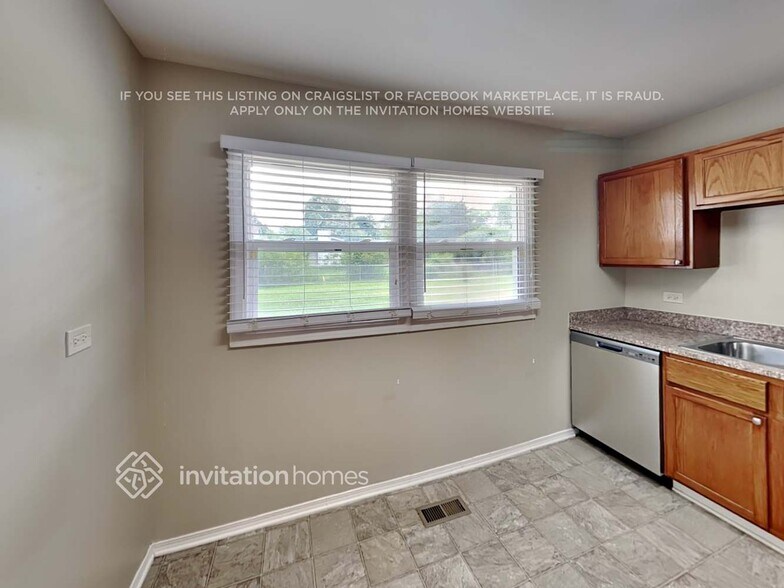Building Photo - 6899 Meadowbrook Ln