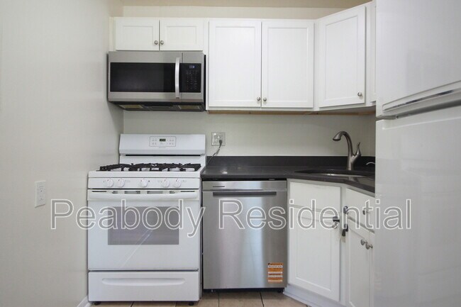 Building Photo - 1511 S George Mason Dr