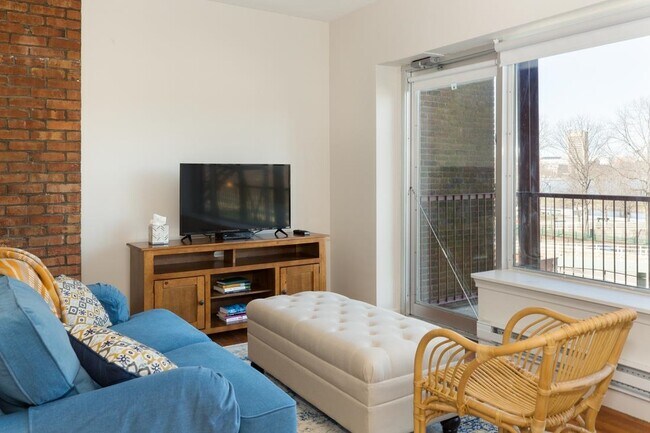 Building Photo - 220 Beacon St